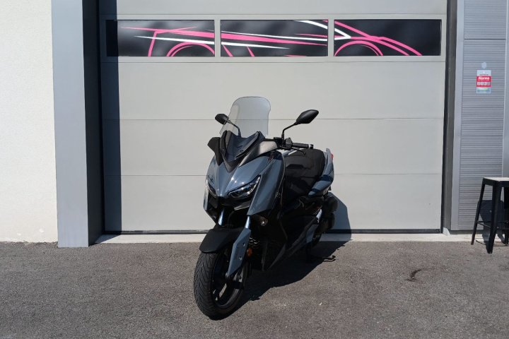 YAMAHA XMAX