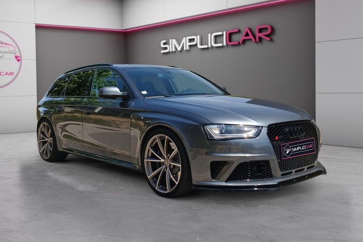AUDI RS4 AVANT