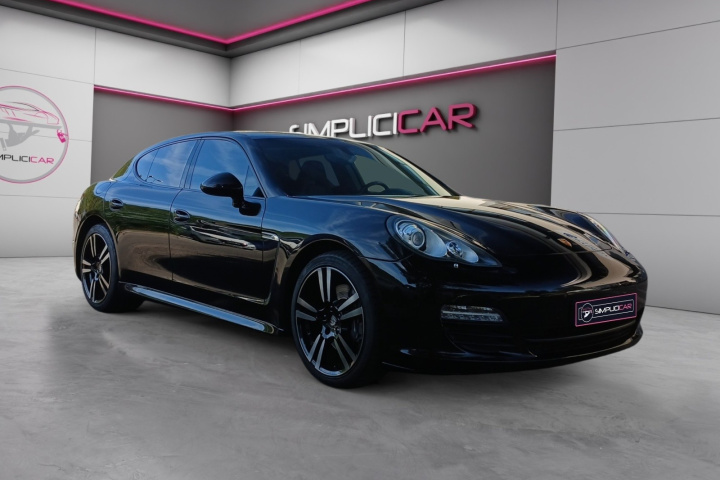 PORSCHE PANAMERA
