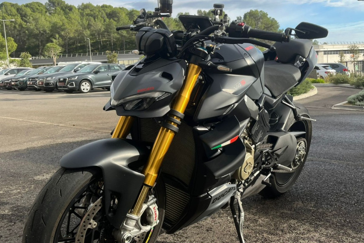 DUCATI  STREETFIGHTER 