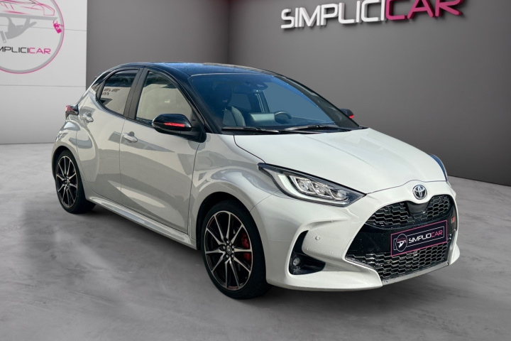 TOYOTA YARIS HYBRIDE MY22