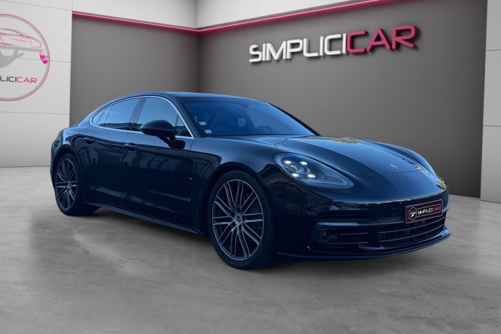 PORSCHE PANAMERA